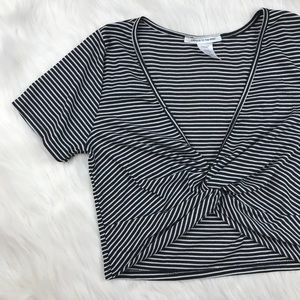 Crop top Caution to the Wind black white cropped